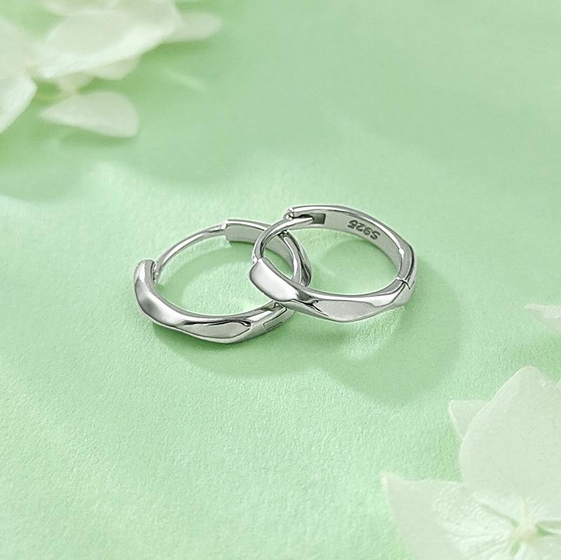 S925 Sterling Silver Mirror-Finish Hoop Earrings - Women's Luxe Style, Light and Niche Circular Ear Clips for Autumn/Winter.