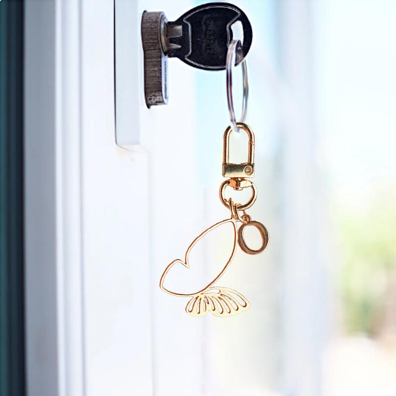 1PC Alphabet Luxury A-Z Fashionable Keychain Vintage Alloy Artistic Gold Hollow Butterfly Elegant