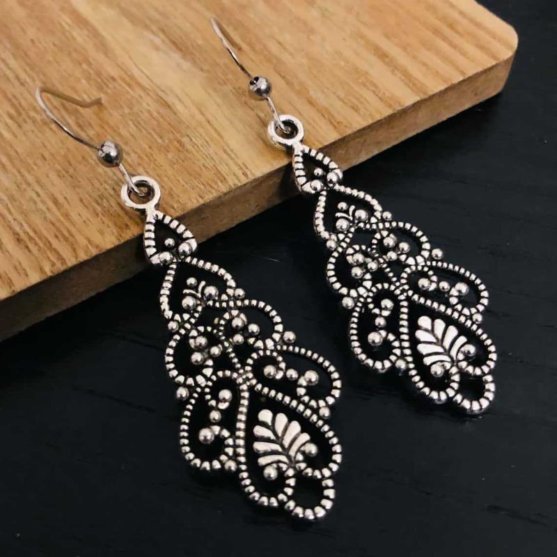 Bohemia Hollowed-out Embossed Filigree Waterdrop Tassel Dangle Earrings for Women Retro Ethnic Style Vacation Jewelry Accessory