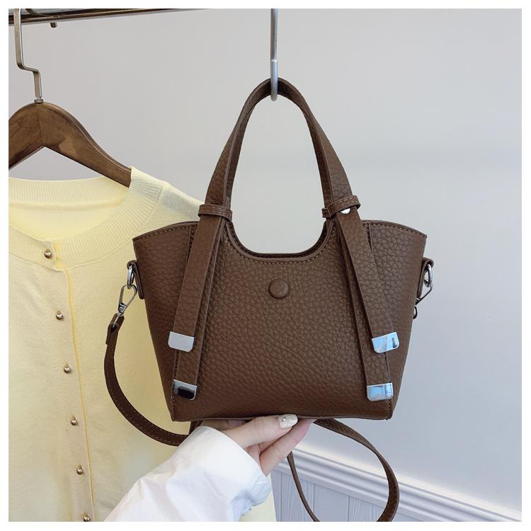 Niche Fashion Hand-carried Bucket Bag Women's Simple and Versatile Going Out Shoulder Bag Trendy Women's Messenger Bag
