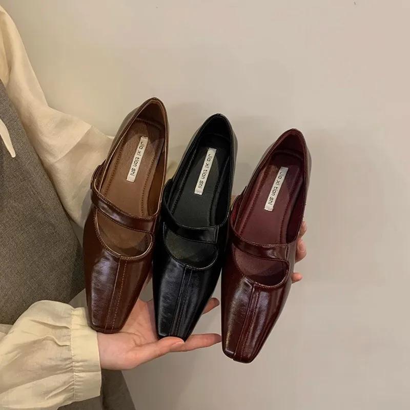 Novelty Split Toe Flat Shoes Woman Quality Leather Mary Janes Japanese Style Trotters Flats Ankle Bele Tabi Ninja Loafers Women