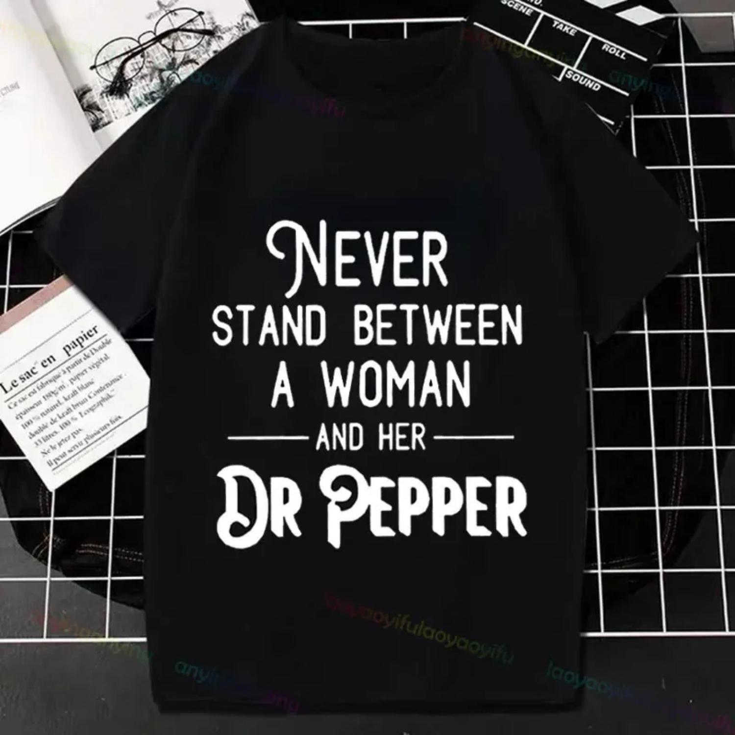 

Never Stand Between A Woman and Her Dr Pepper Funny Slogan Tshirts -Women Clothes Originality Humor Style Pure Cotton Streetwear S чёрный