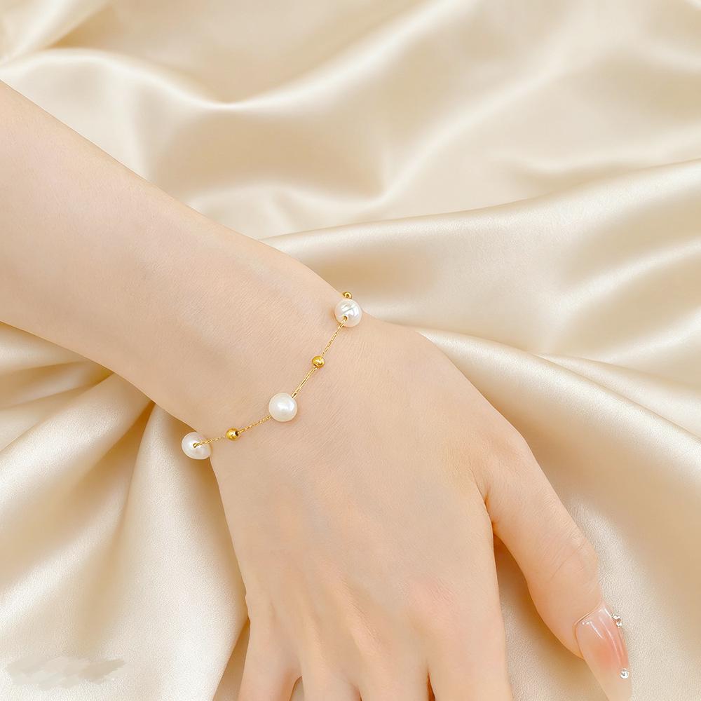 Elegant 18K Gold Titanium Steel Bracelets: European & American Fashion, Non-fading, Women's Versatile Personality Hand Jewelry