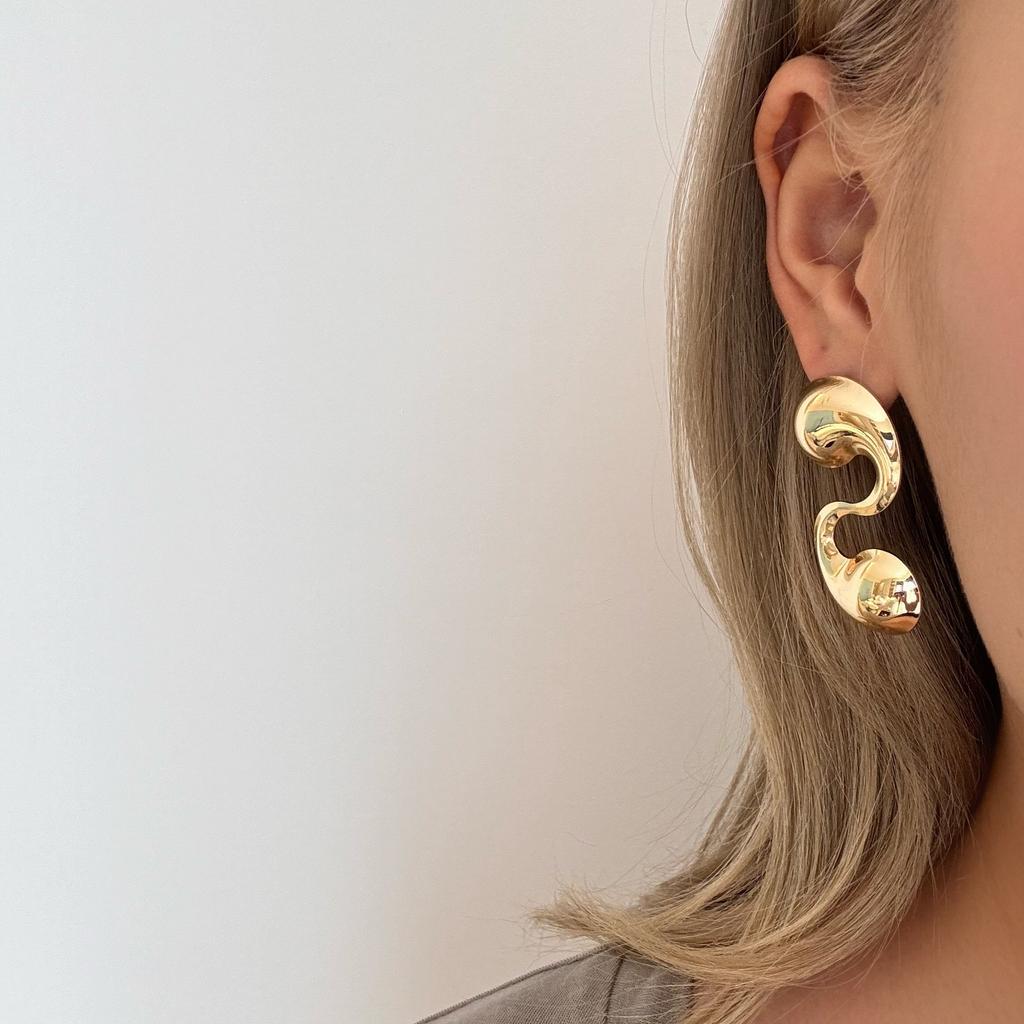 Fashion Cold Wind Gold S-Shaped Earrings Simple Personality Temperament Earrings High-End Earrings