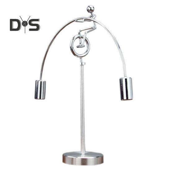 

Одноколесный велосипед, украшение для мужского баланса, физический баланс, игрушка, балансировка металла, вращающийся маленький человек, домашний офис, настольный орнамент, подарок на день рождения серебряный