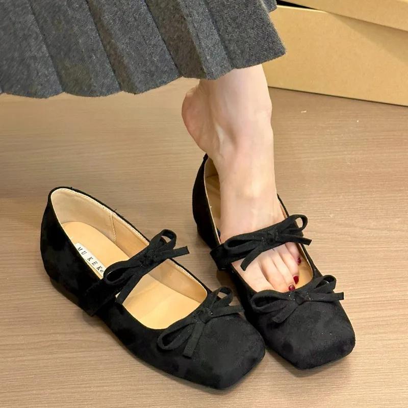Mode 2025Innen Erhöhen Flach Frühling Neu Quadratischer Kopf Flacher Ausschnitt Wildleder Schmetterlingsknoten Set Fuß Weiche Sohle Rutschfest Einzelne Schuhe