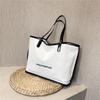 The Small and Fresh Large-capacity Handbag Is Simple and Open