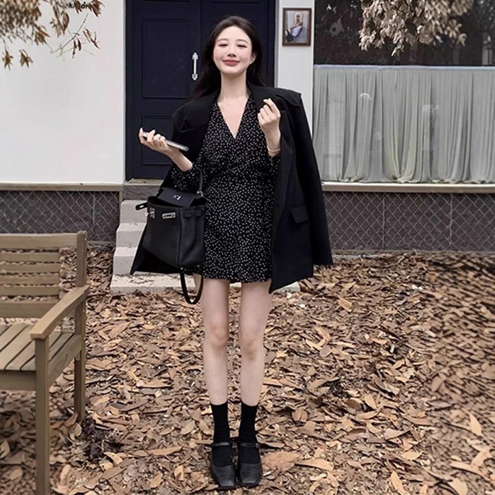 Black polka dot dress dress women's spring French retro gentle seaside vacation style coffee break temperament short skirt