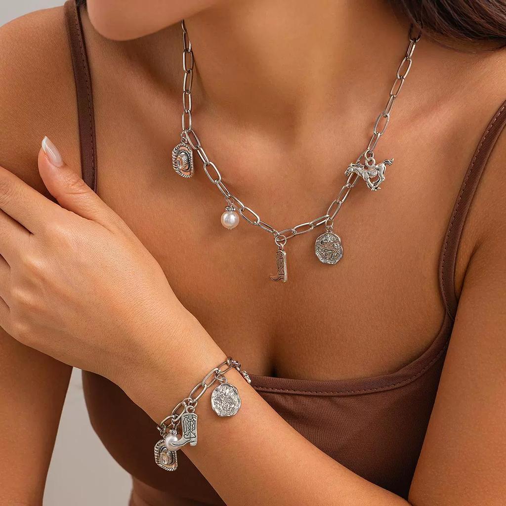 Trend Exaggerated Necklace Bracelet Fashionable Beach Style Niche Design Female Hip Hop Shell Light Collarbone Chain