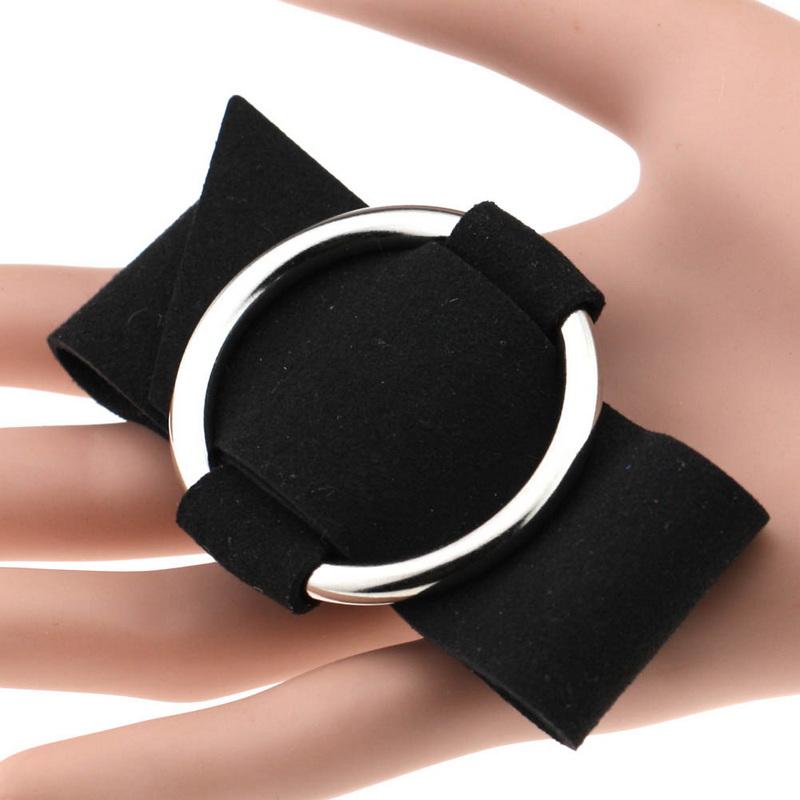 Kvinnemote sirkulær ring sjarmarmbånd bred fløyel flerfarget armbånd stor sirkel mansjett vintage klubbsmykker flanell justerbar armring