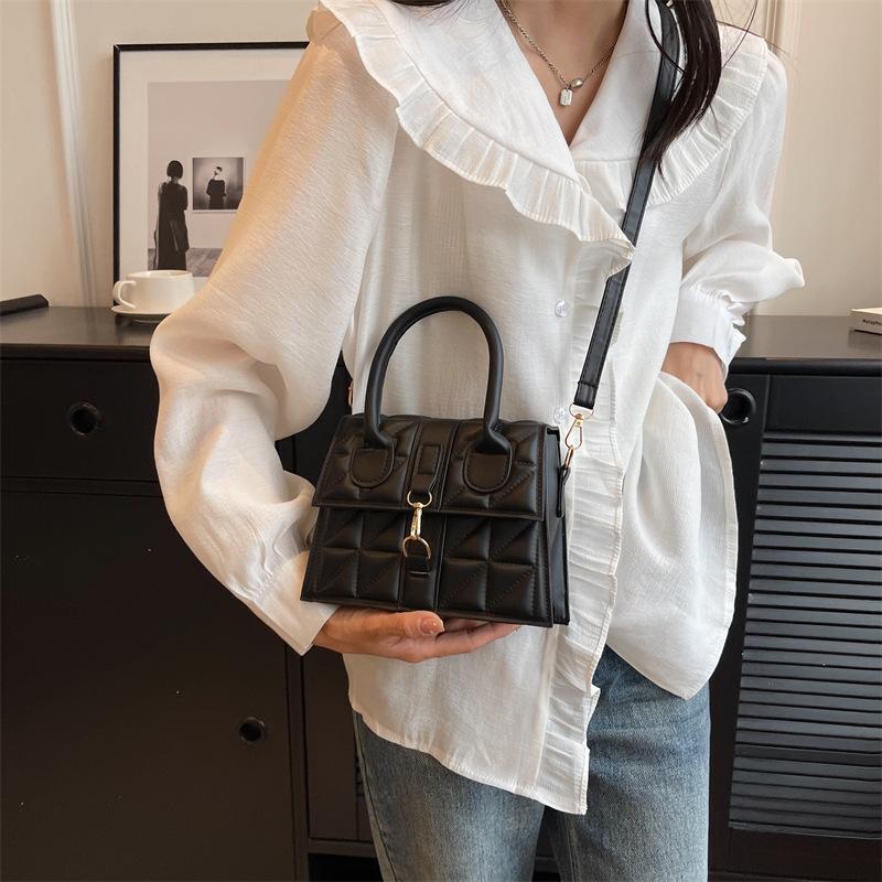 2025 Korean Version Summer New Fashion Simple Shoulder Casual Foreign Fashion Portable Messenger Bag Retro Small Square Bag