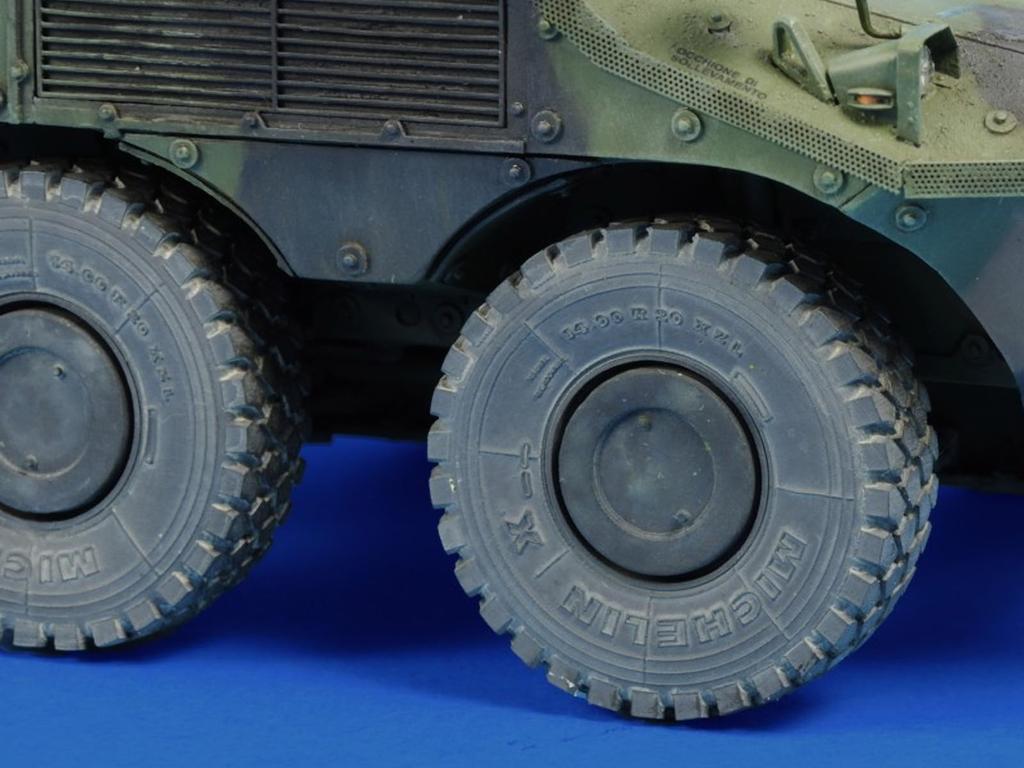 Royal Model Scale Resin Kit with Tires for the Modern Italian VBM Freccia Infantry Fighting Vehicle RM1140 1/35 Weight-Deforming (for Trumpeter)