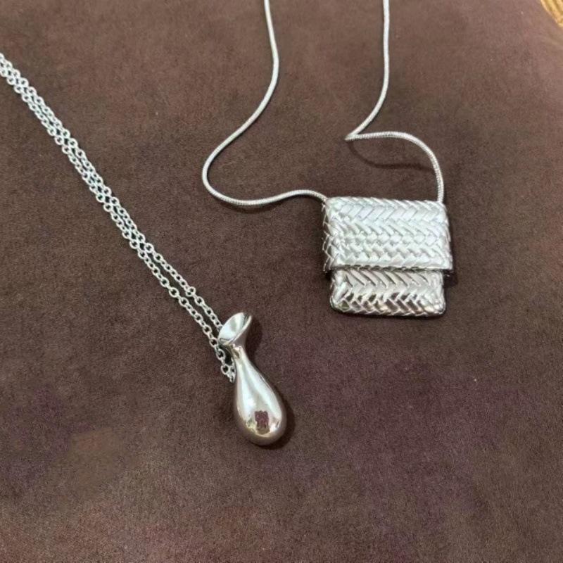 Habl Blogger-Style Water Purifier Pendant Necklace: Versatile Women's Accessory, Ideal for Layering with Sweaters.