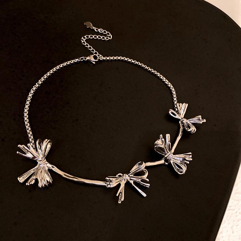 Bow necklace women's niche simple fashion versatile collarbone chain aesthetic temperament design cold wind neck chain