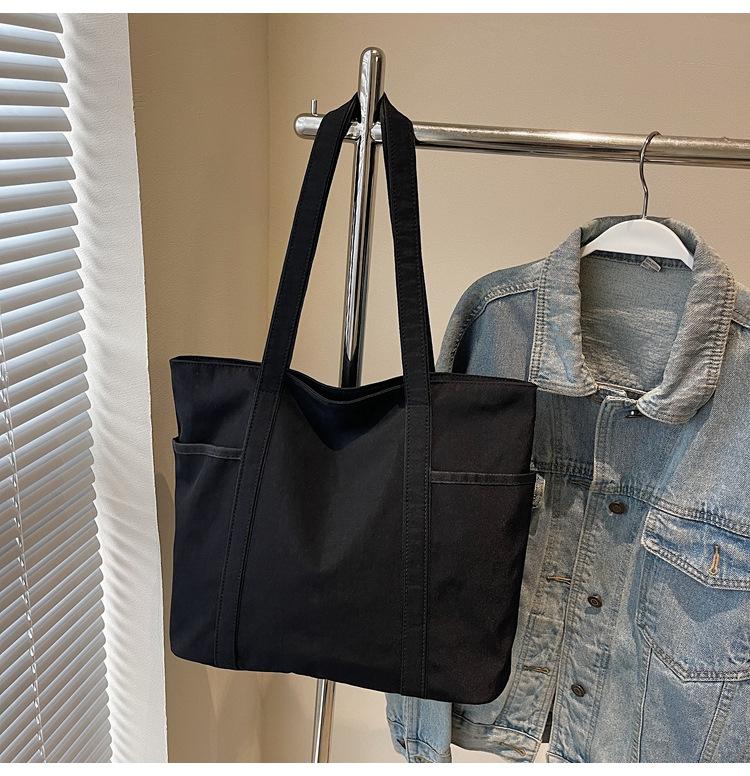 

Contrasting color tote bag women s 2025 new large-capacity fashion handbag LULU same shoulder bag 39*13*30 чёрный