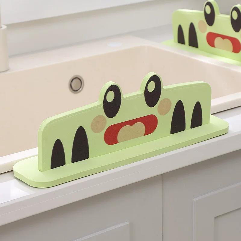 Eva Frog-Shaped Water Barrier for Kitchen Sink, Splash Guard for Countertop, Washbasin, and Handwashing Sink
