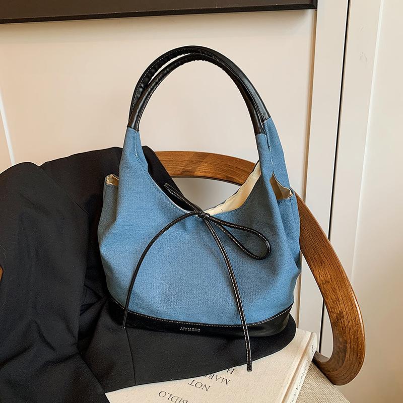 Niche Vintage Black and White Patchwork Canvas Tote Large Capacity Multifunctional Commuter Tote