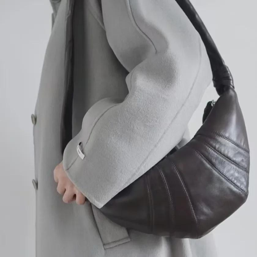 Prawdziwa Torba Croissant ze Skóry Owczej 2024: Nowa torba listonoszka o teksturze skóry w neutralnym, swobodnym stylu