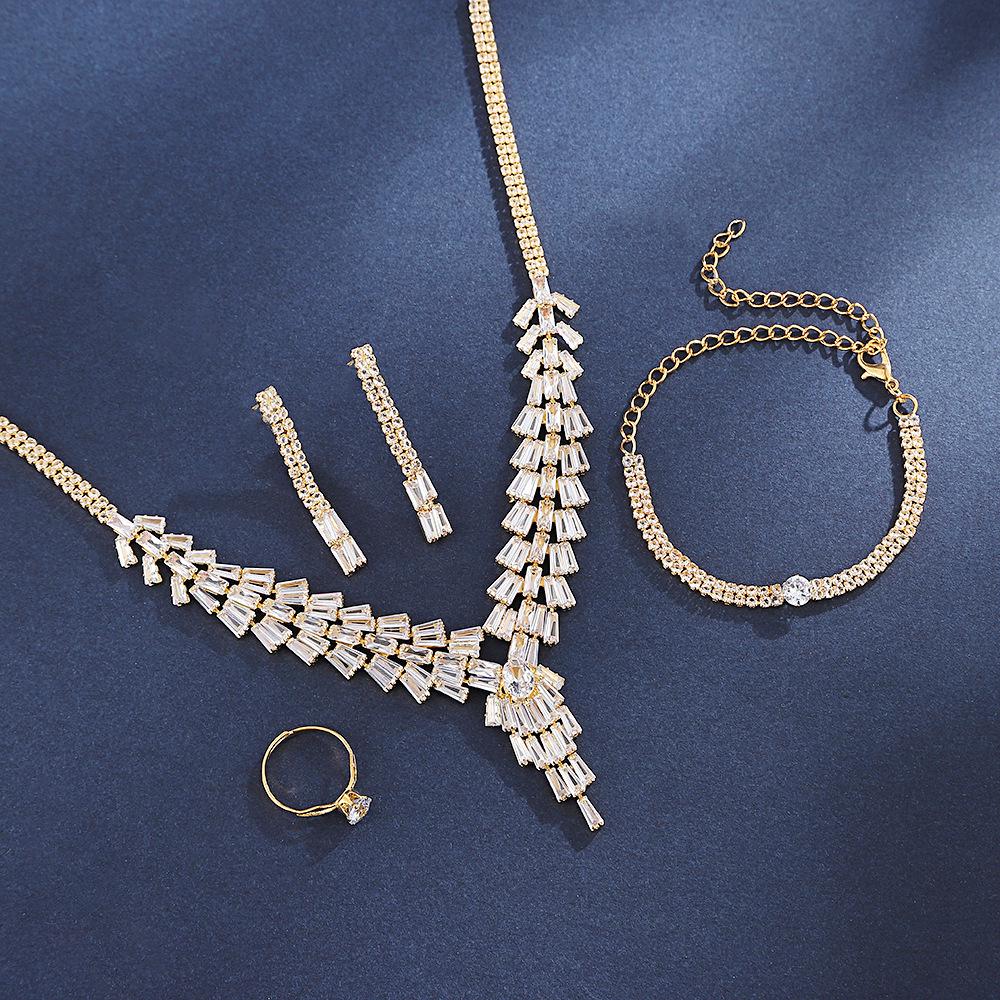 

Super Fairy Zirconia Jewelry Set: Necklace, Silver Earrings, Bracelet & Ring - Simple Fashion золотой