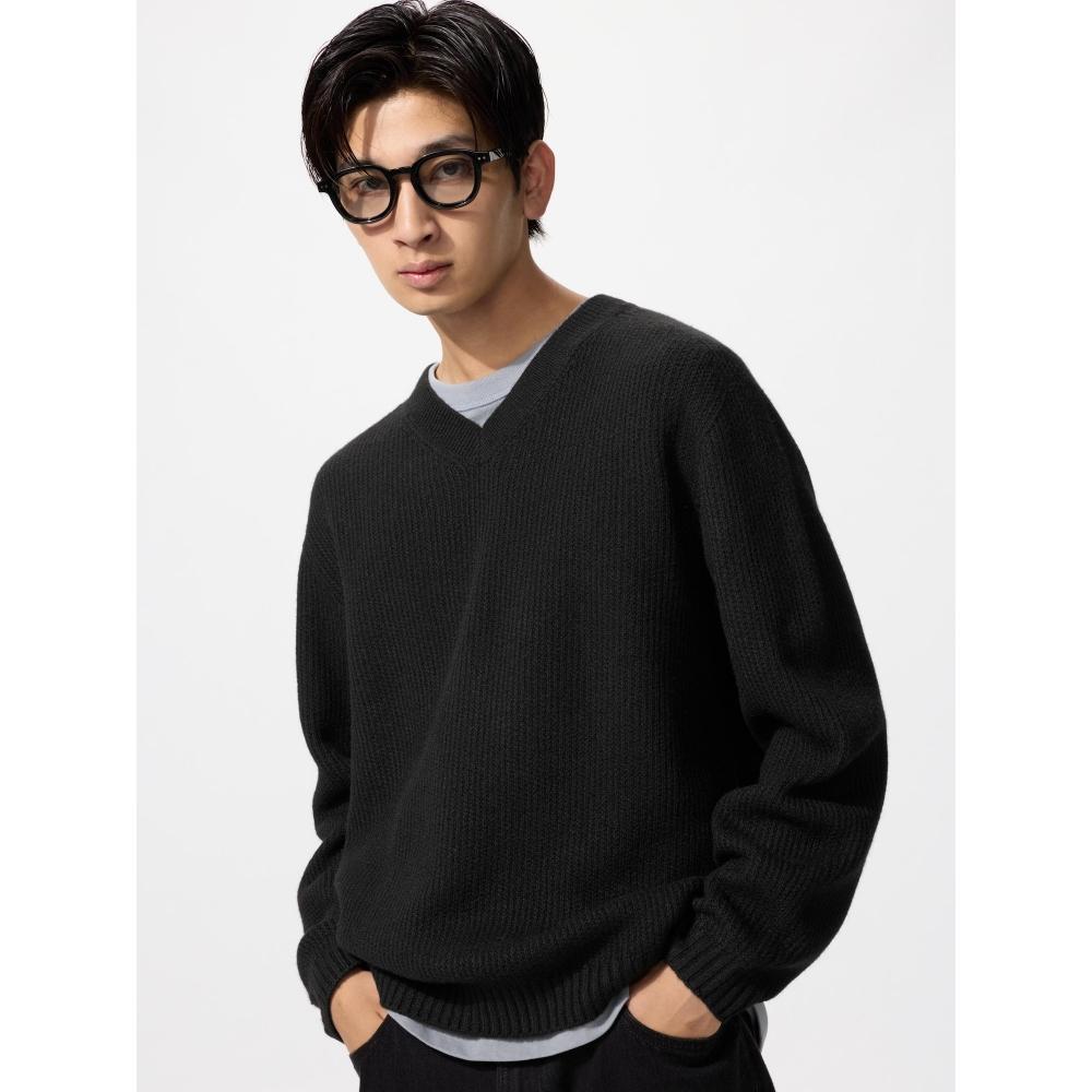 Uniqlo 3d Souffle Yarn V Neck Sweater