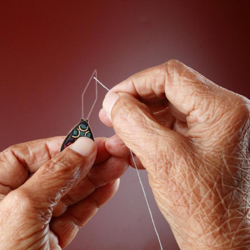 Old Styles Needle Threader Wire Looped Hand Machine Sewing Tool Sewing Needle Threader for Crafting Knitting Quilting