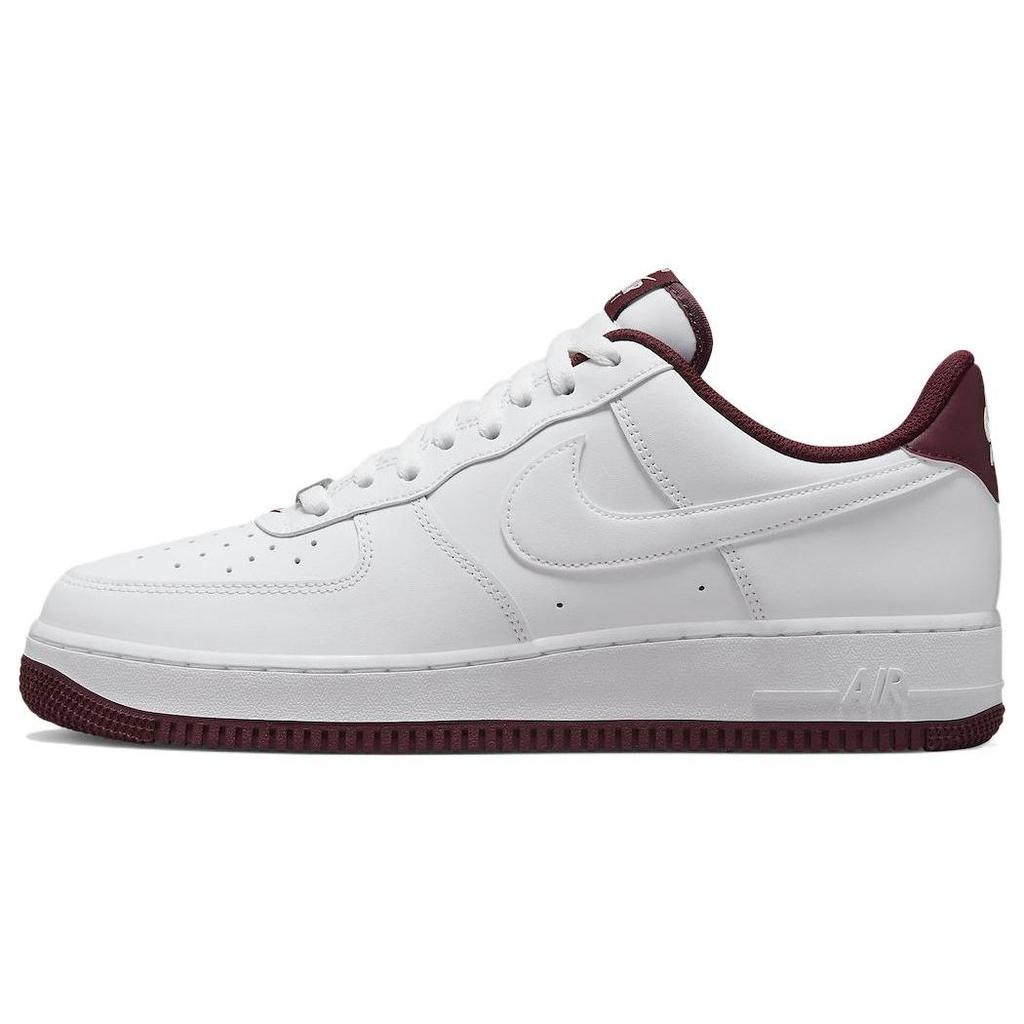 Nike Air Force 1 07 Weiß Dunkle Rote Bete Herren Sneaker DH7561-106