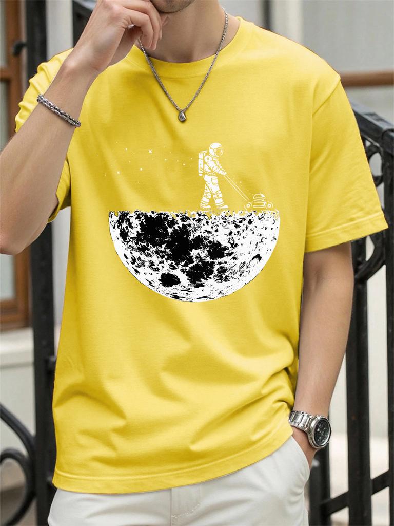 Astronaut Mowing The Moon Print T Shirt Men Summer Oversized TShirt Hip Hop Crewneck Short Sleeve Casual Cotton Streetwear