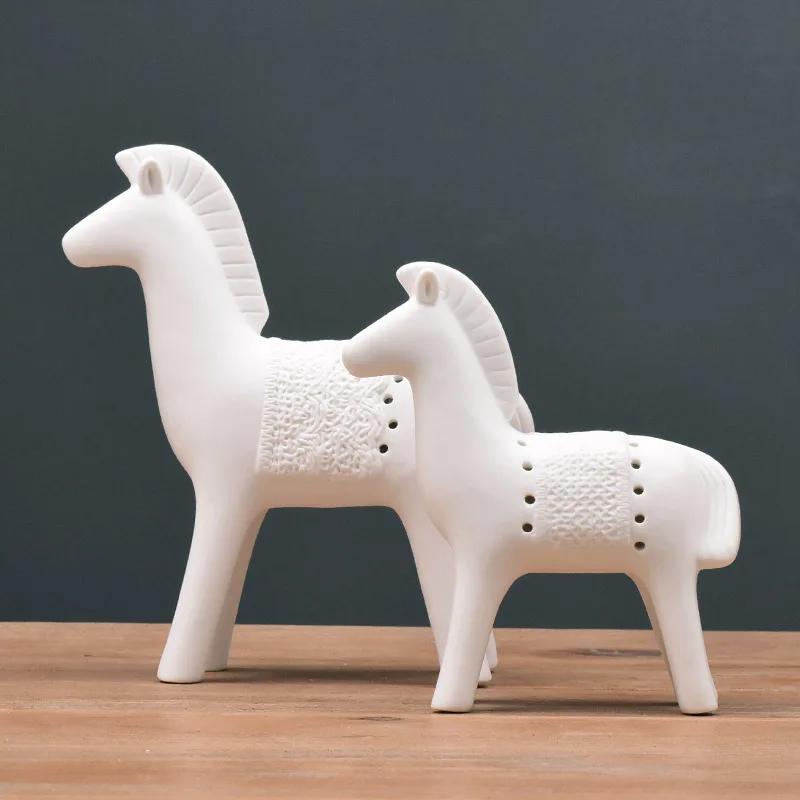 Nordic Porcelain Saddle Horse Figurine Handmade Ceramic White Pony MIniature Decor Gift Craft Embellishment Ornament Accessories