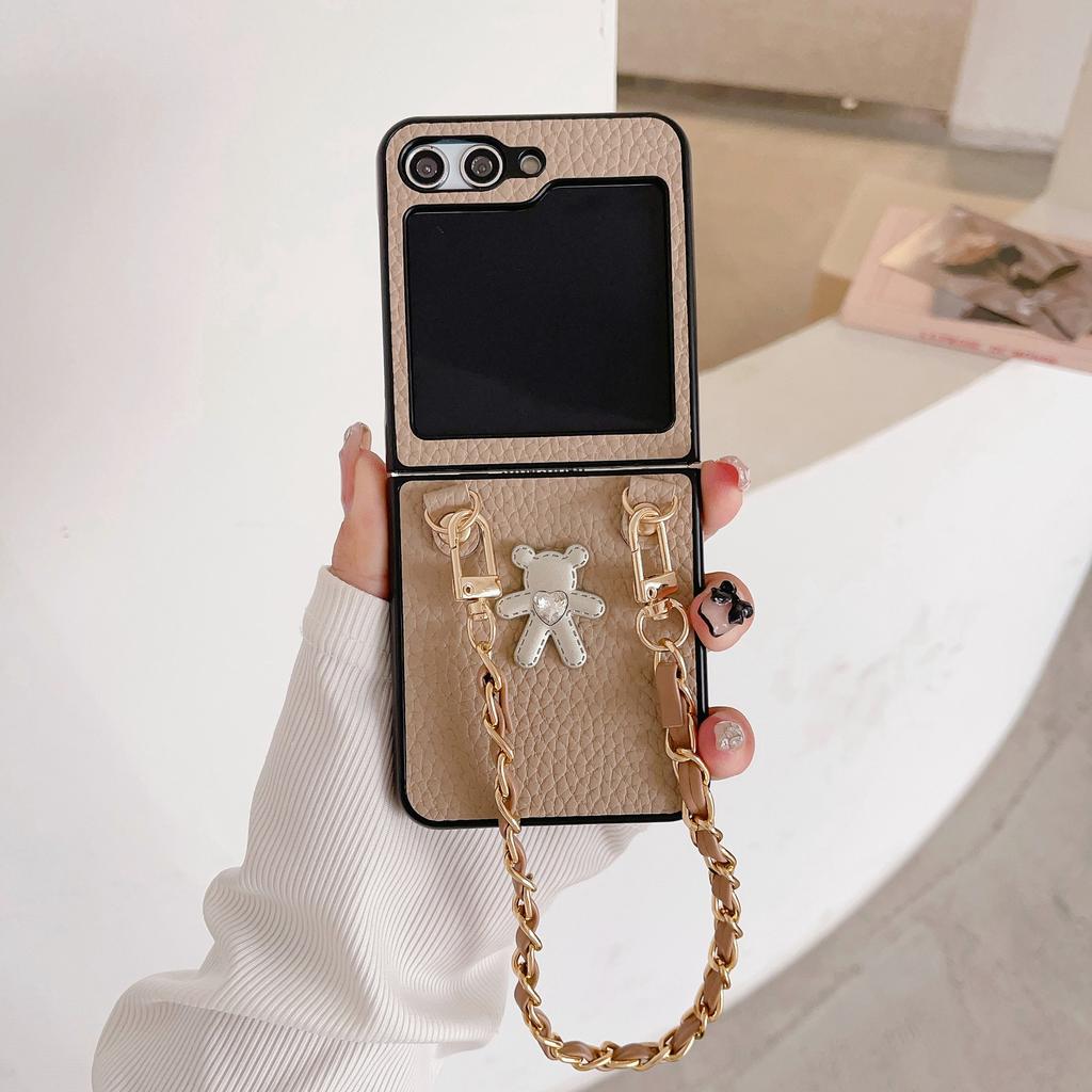 Applicable to Samsung ZFlip5 folding case cartoon bear lychee pattern zflip4 mobile phone chain wristband protective case