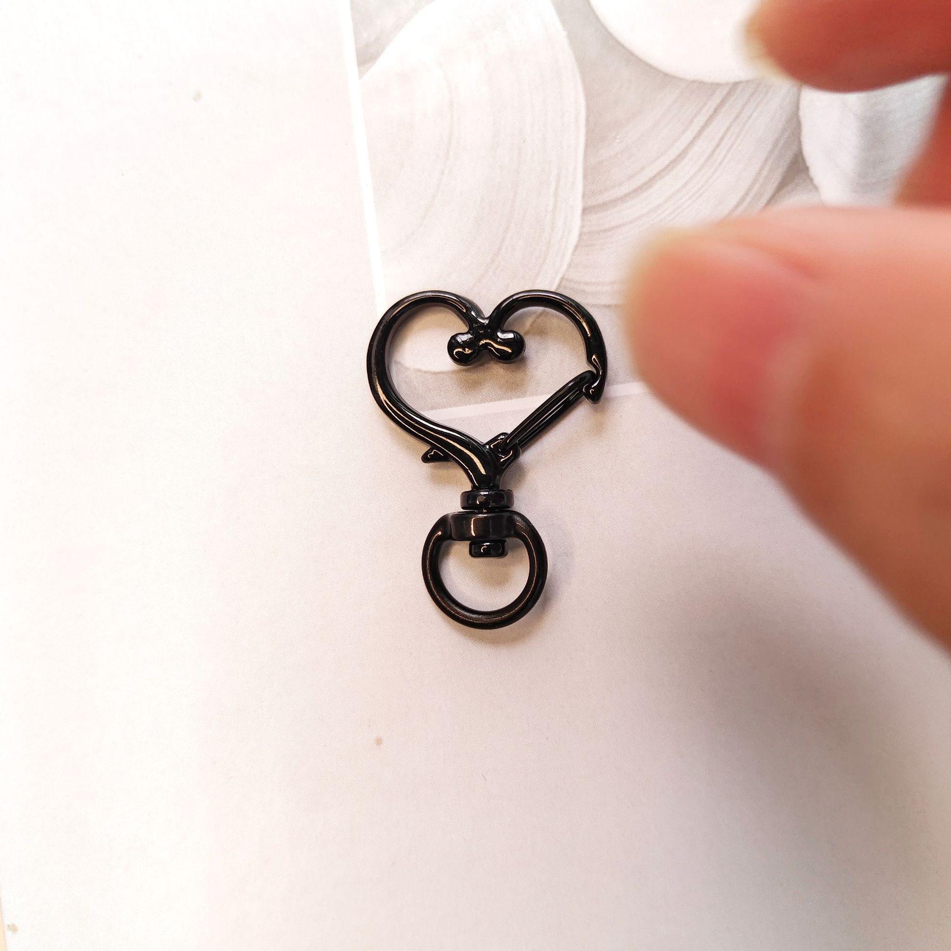 Peach Heart Candy Color Spray Paint Keychain Clasp—DIY Heart-Shaped Connector Ornament чёрный