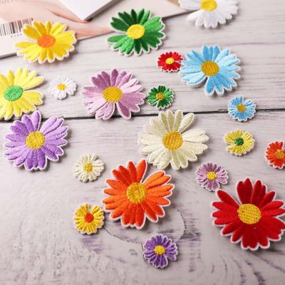 Yixiu Small Daisy Self-Adhesive Embroidery Cloth Patch for Clothing Decoration