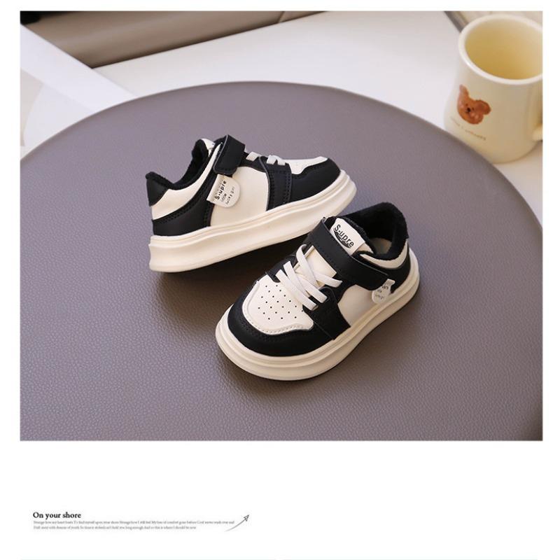 Autumn and winter baby sports shoes fleece warm new boys and girls board shoes two cotton warm versatile girls shoes
