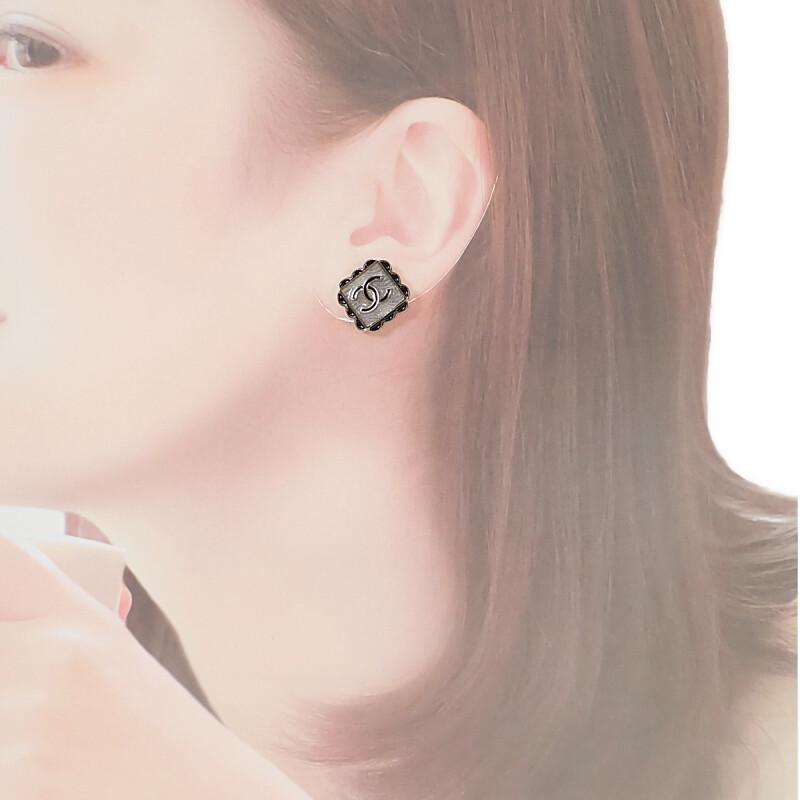 CHANEL  ABE425_B18071_NZT06 Earring white/black metal Women