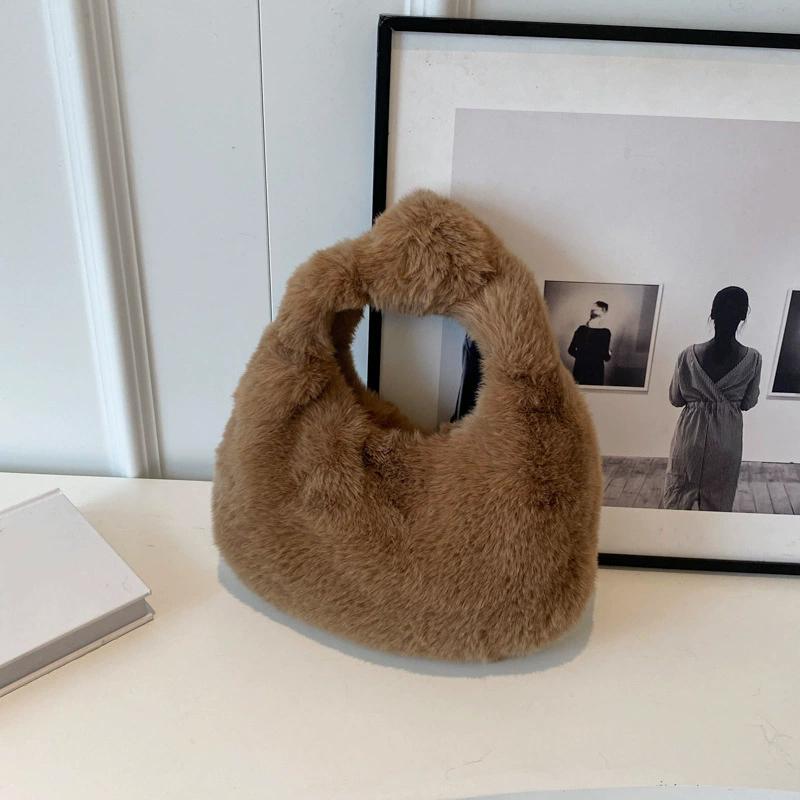 Fur Handbags Women's Small Half Moon Bag Warm Plush Wrist Bags Fashion Furry Short Handle Clutch Ladies Shoulder Bags