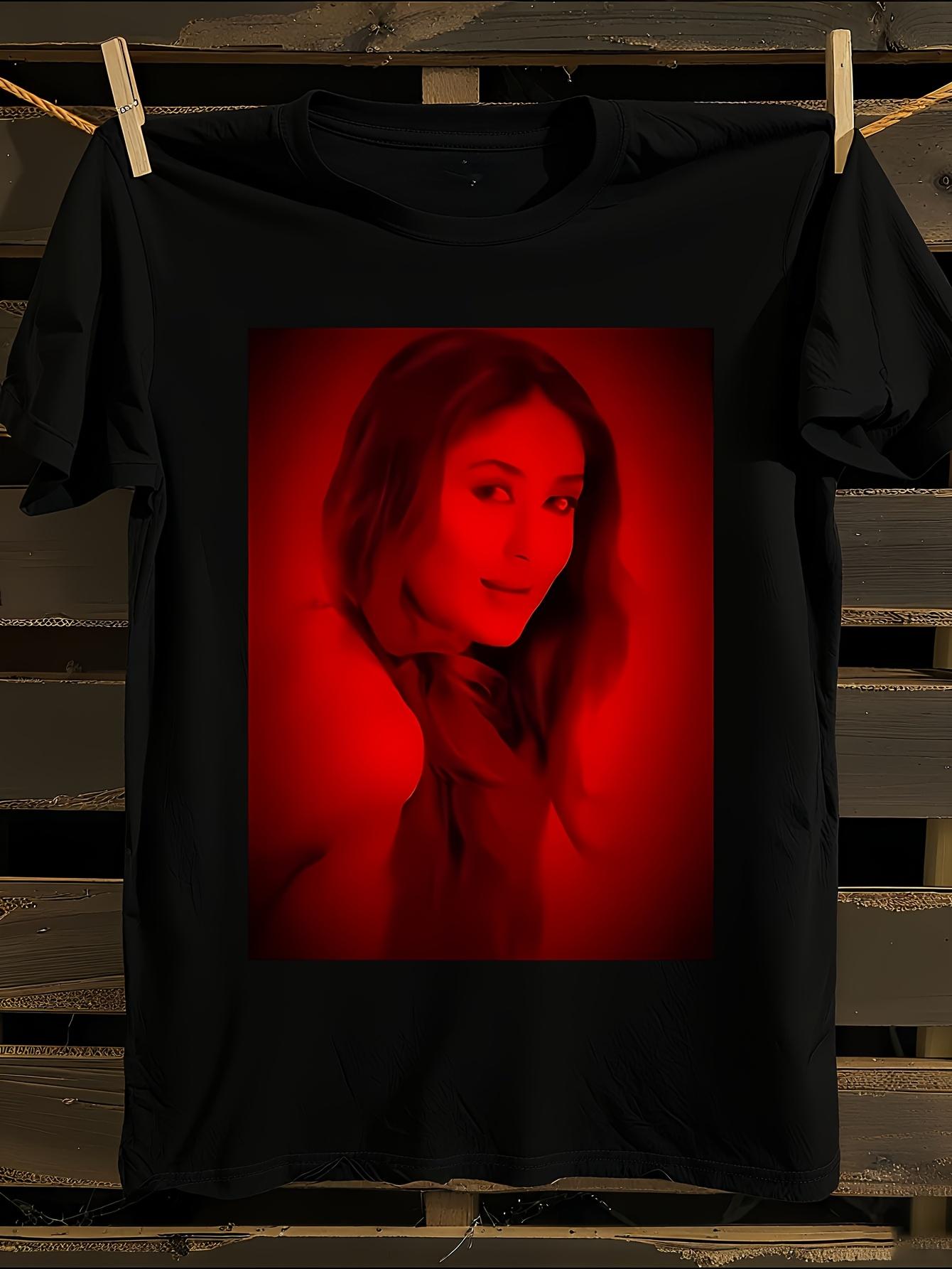 s Kareena Kapoor Iconic Red Look T-shirt XL