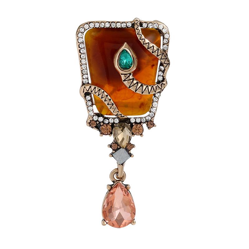 

Wind personalized animal snake brooch Gao Jing an light luxury retro court style zodiac snake brooch jewelry