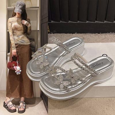 ქალის ფეხსაცმელი – სანდლები