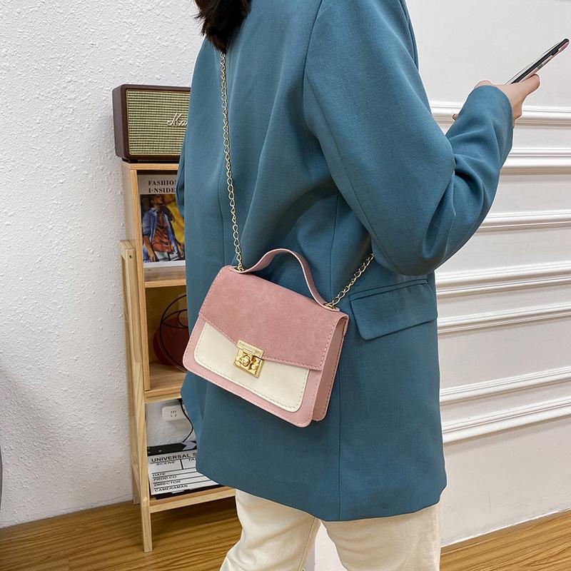 Módna retro dámska taška s retiazkou v kontrastnej farbe, crossbody kabelka na jedno rameno