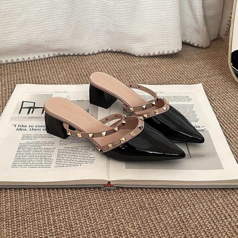 

Summer fashion new high heels cool slippers women wear rivets fashion temperament thick heel Internet celebrity pointed head bag head women s shoes 35 чёрный