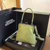 Retro-style color-blocked handbag/crossbody bag with adjustable shoulder strap, suitable for everyday use, and a perfect gift.