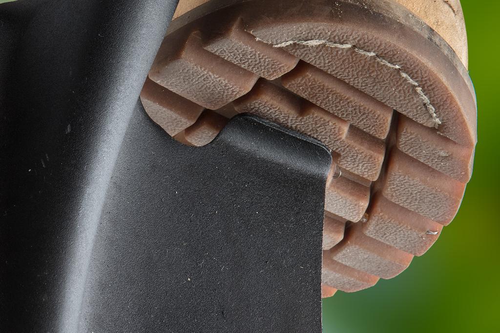 Straight spade, wooden handle, T-Rex