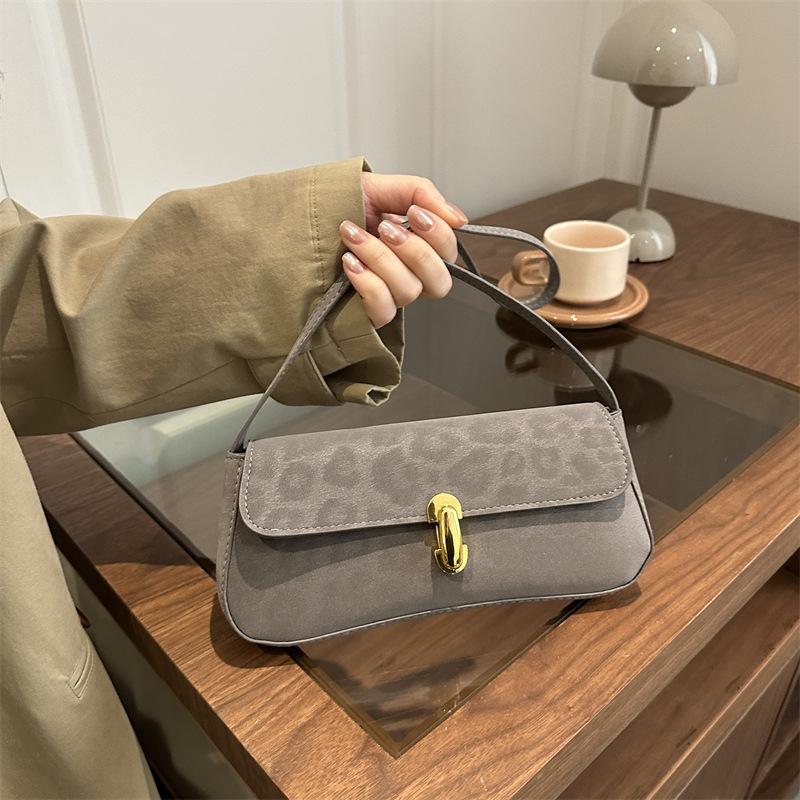 Commuter Single-shoulder Bag with High Appearance Level and Fashionable Baguette Style Design