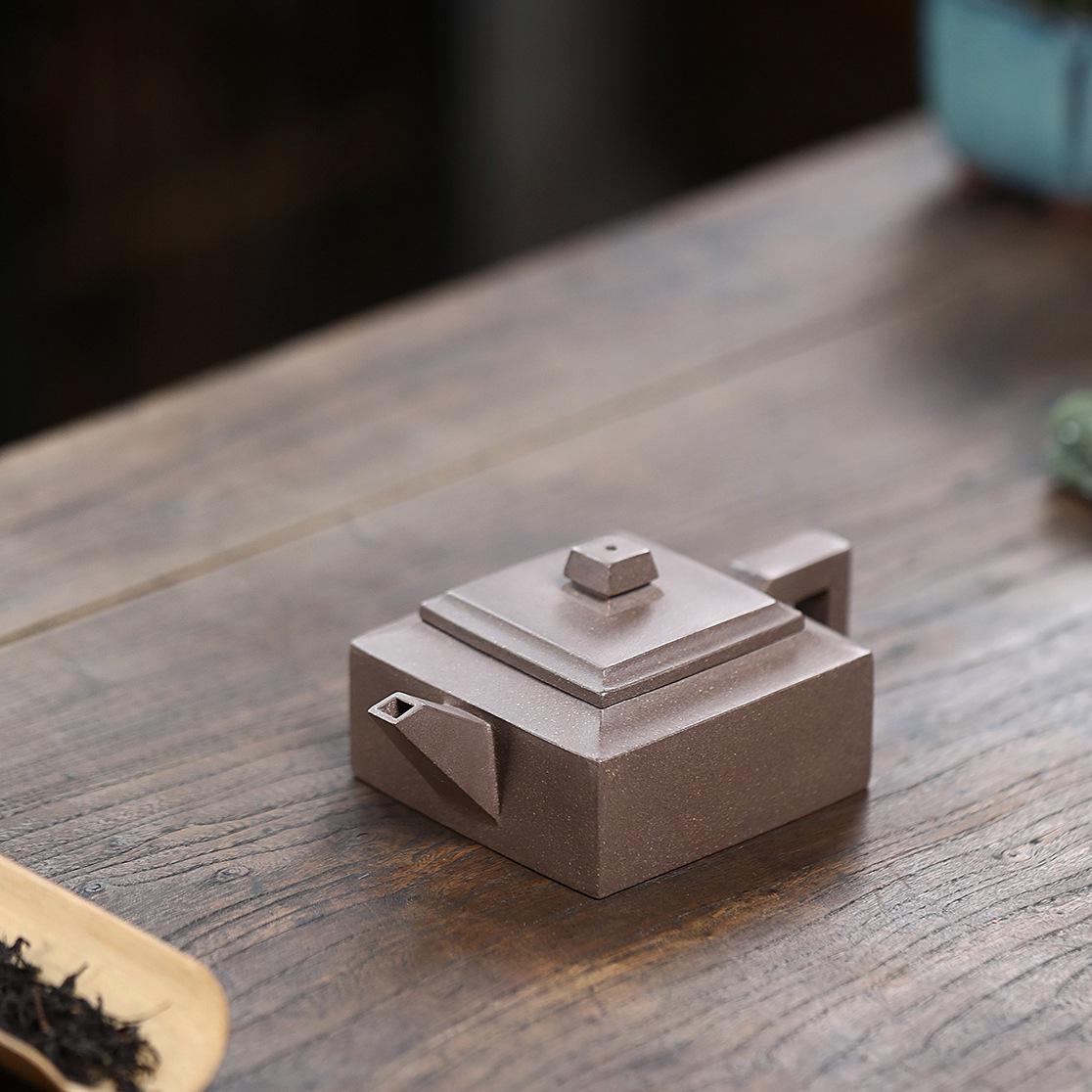 

Чайник ручной работы из фиолетовой глины малой вместимости, мини-квадратный, от известного художника 230ml