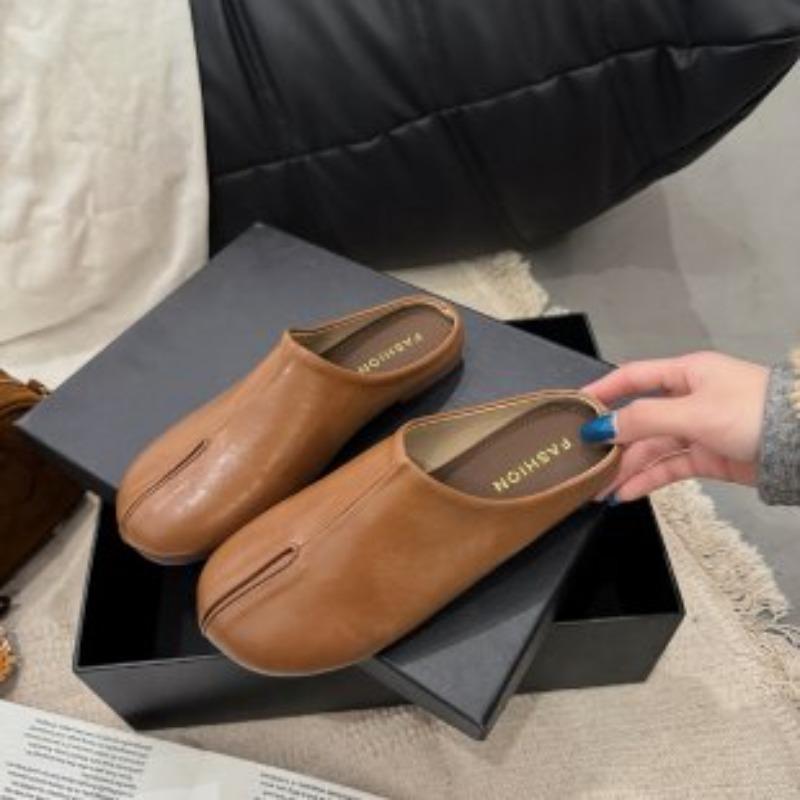 Fashion White Women's Baotou Half Slippers Women's 2025 Spring and Summer New Leather Lazy Single Shoes
