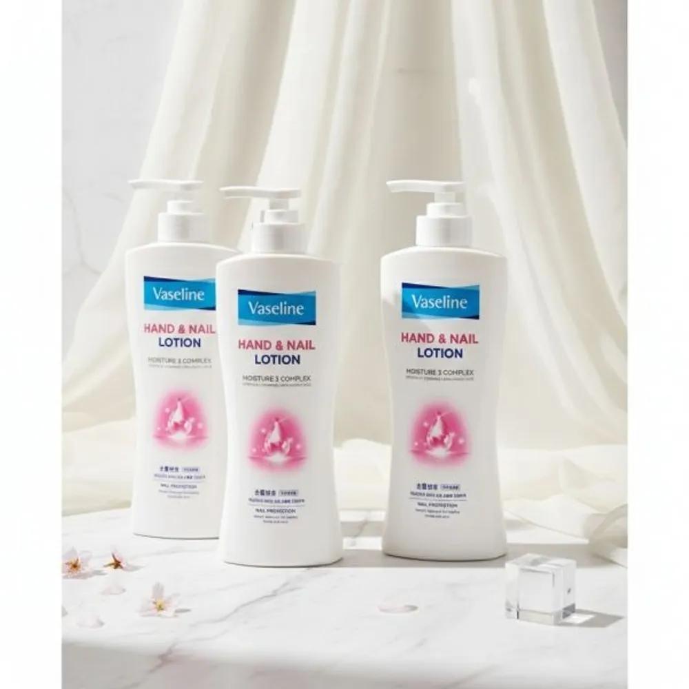 Vaseline Hand and Nail Lotion 450ml x 3 381662