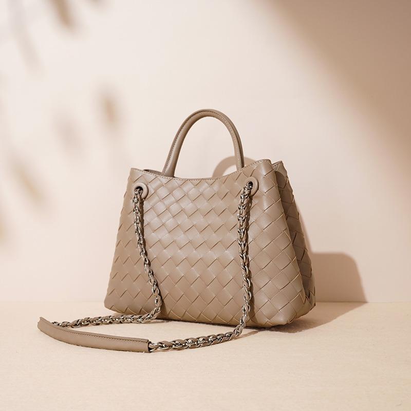 Leather new women's shoulder bag handwoven bag large-capacity bag women's versatile niche high-end handbag