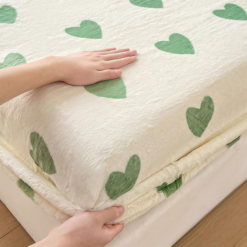 

WOSTAR Winter thermal plush fitted sheet elastic mattress cover red heart printed warm coral fleece bed linens 180x200 king size Pillowcase No sheet