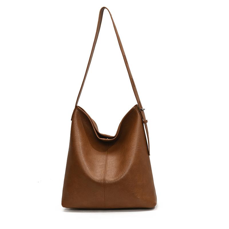 Fashion and leisure large-capacity commuter tote bag women's 2025 winter new simple underarm bag premium shoulder bag