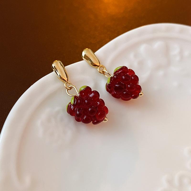 

Fashion Sweet Simulation Red Resin Raspberry Fruit Strawberry Tassels Pendant Dangle Earrings for Women Jewelry Accessories Gift