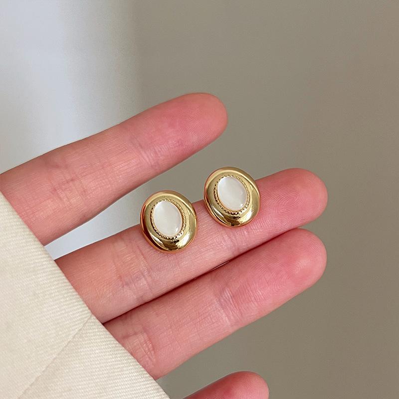 Elegant Retro Tiger Eye Oval Stud Earrings - Gentle Luster for Prom